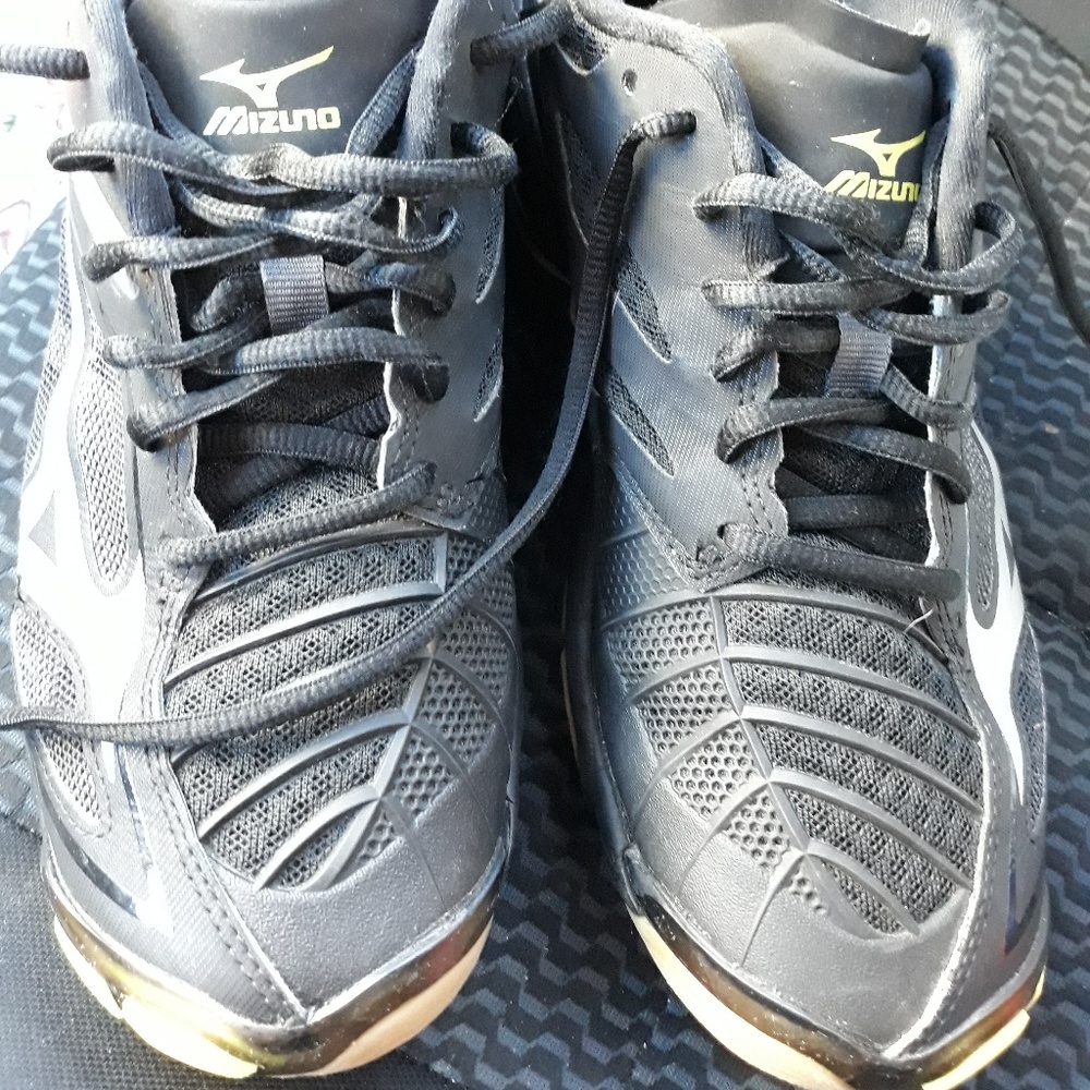 Mizuno volleyball shoes Sz 8.5